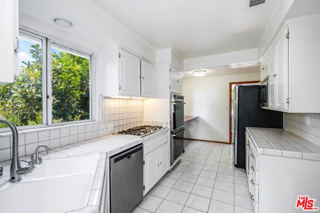 2924 Manning Avenue, Los Angeles, CA 90064
