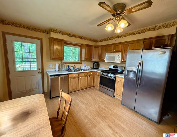 105 Brentwood Avenue, Hickman, NE 68372