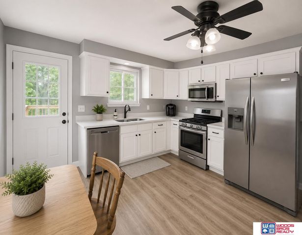 105 Brentwood Avenue, Hickman, NE 68372