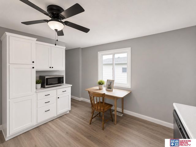 105 Brentwood Avenue, Hickman, NE 68372