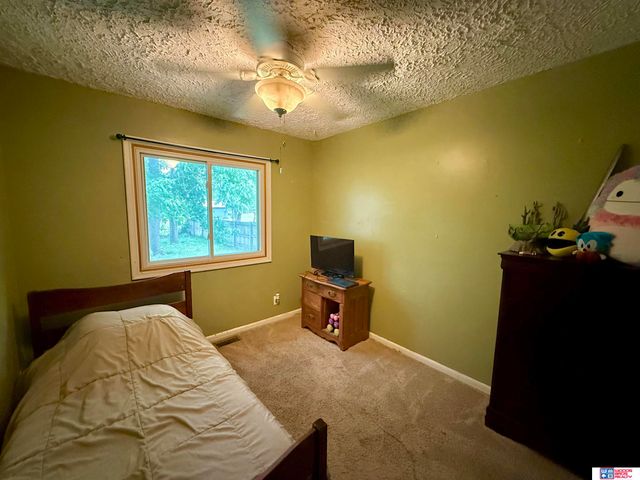105 Brentwood Avenue, Hickman, NE 68372