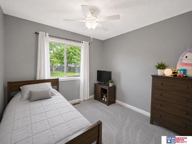 105 Brentwood Avenue, Hickman, NE 68372
