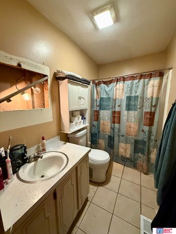 105 Brentwood Avenue, Hickman, NE 68372