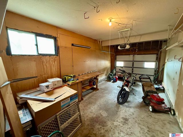 105 Brentwood Avenue, Hickman, NE 68372