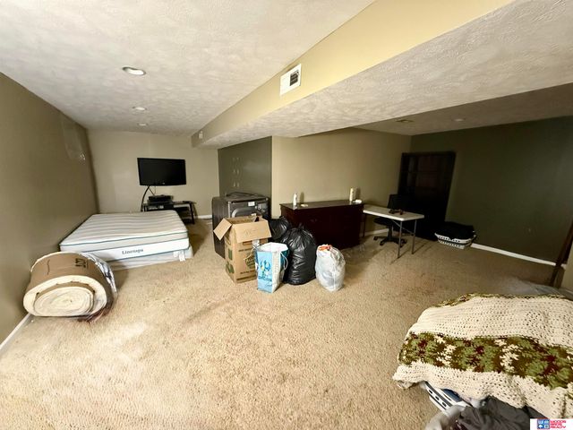 105 Brentwood Avenue, Hickman, NE 68372