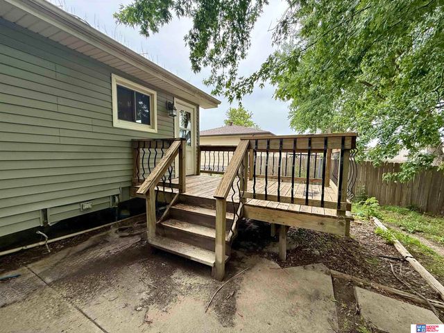 105 Brentwood Avenue, Hickman, NE 68372