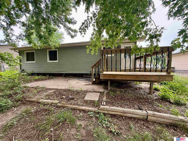 105 Brentwood Avenue, Hickman, NE 68372