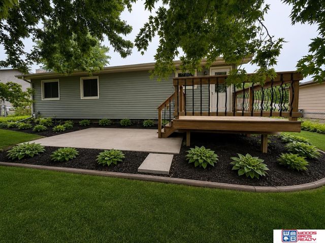 105 Brentwood Avenue, Hickman, NE 68372
