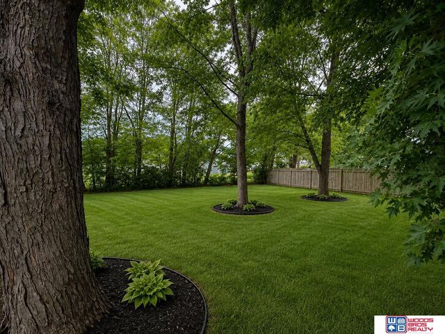 105 Brentwood Avenue, Hickman, NE 68372