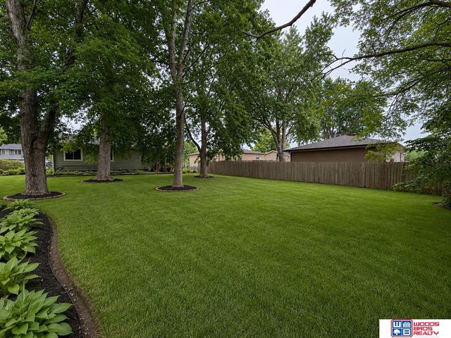 105 Brentwood Avenue, Hickman, NE 68372