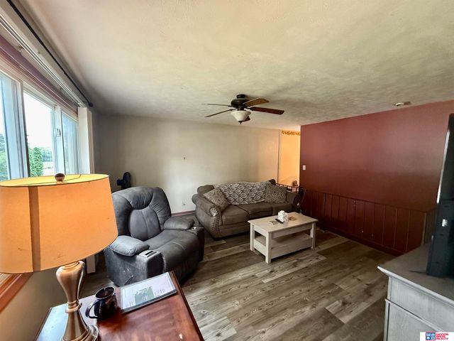 105 Brentwood Avenue, Hickman, NE 68372
