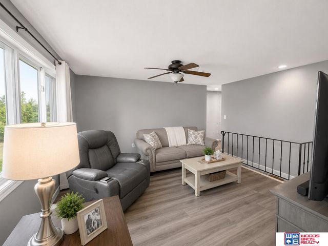105 Brentwood Avenue, Hickman, NE 68372