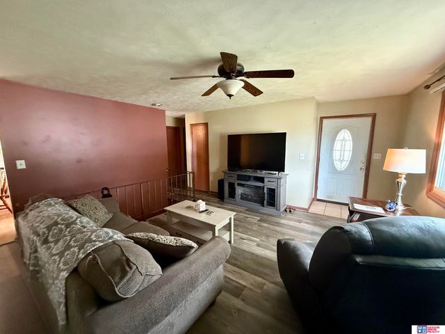 105 Brentwood Avenue, Hickman, NE 68372