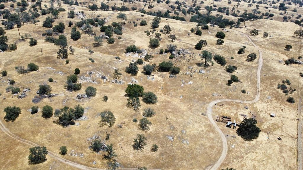Image 13 of property listing at 1 Millstream, Madera, CA 93636