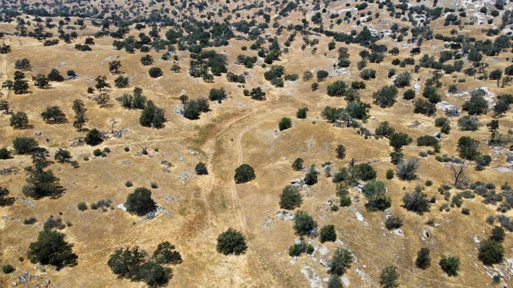 Image 4 of property listing at 1 Millstream, Madera, CA 93636