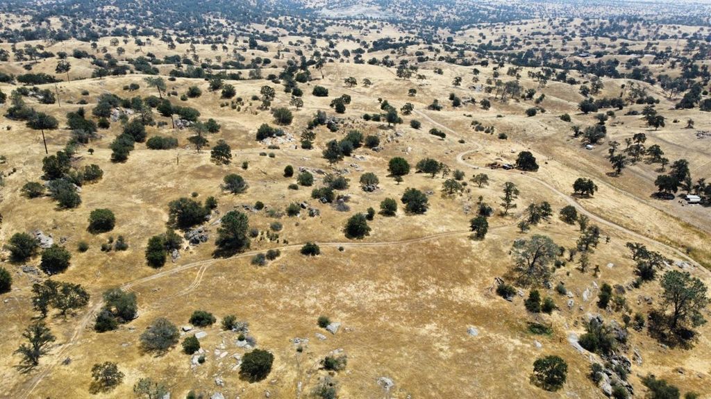 Image 7 of property listing at 1 Millstream, Madera, CA 93636