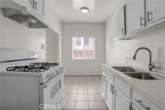 5606 S Figueroa, Los Angeles, CA 90037