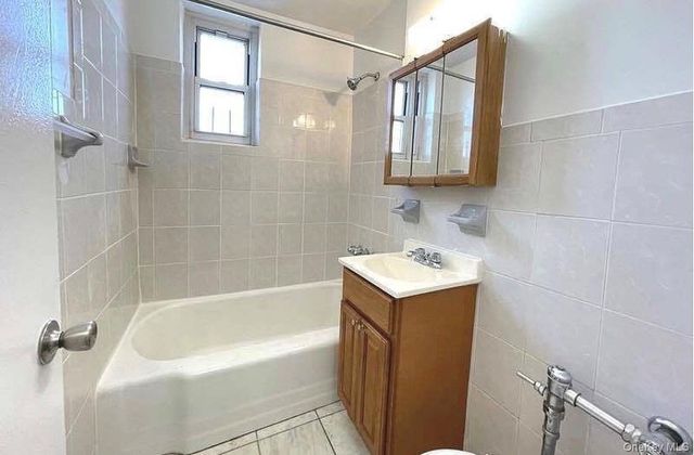 42-25 65th Place 4G, Woodside, NY 11377