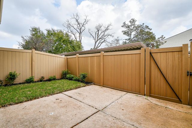 2367 Briarwest Boulevard, Houston, TX 77077