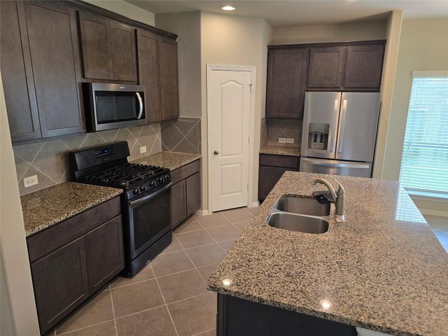 2027 Brookmont Drive, Conroe, TX 77301