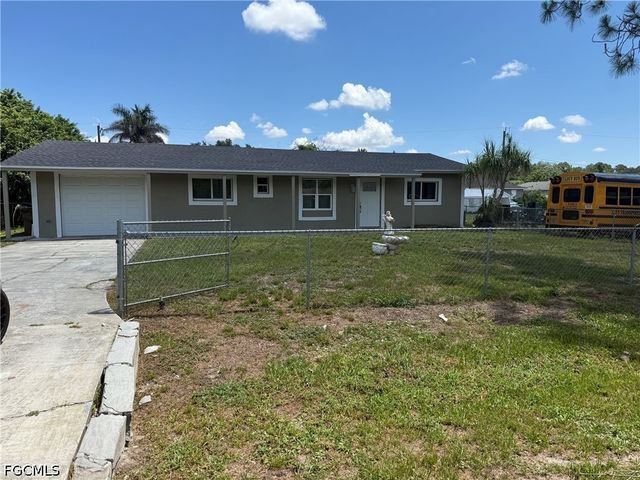2199 Wyandotte AVE, Alva, FL 33920