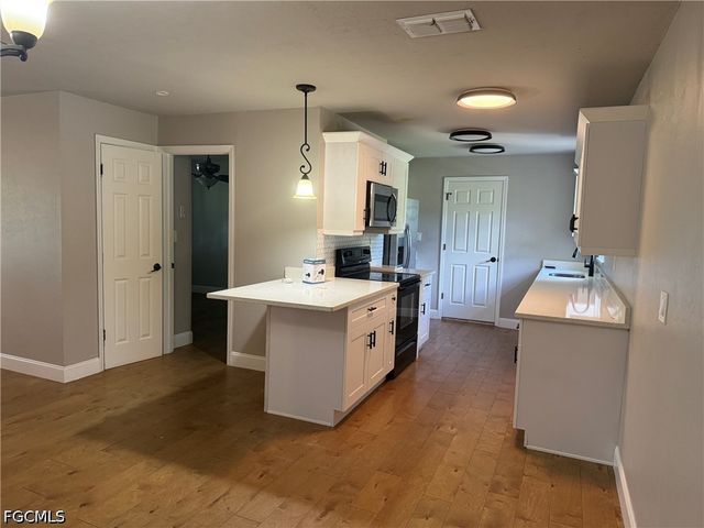 2199 Wyandotte AVE, Alva, FL 33920