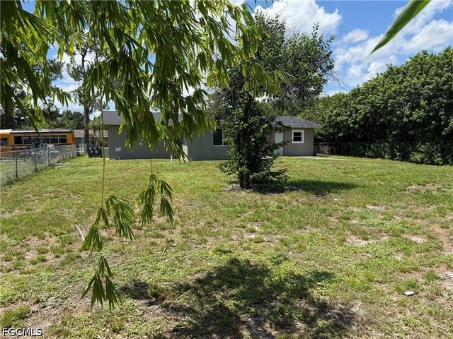 2199 Wyandotte AVE, Alva, FL 33920