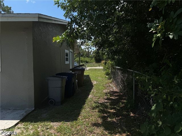 2199 Wyandotte AVE, Alva, FL 33920