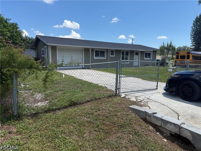 2199 Wyandotte AVE, Alva, FL 33920