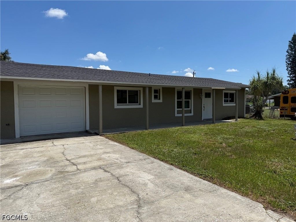 2199 Wyandotte AVE, Alva, FL 33920