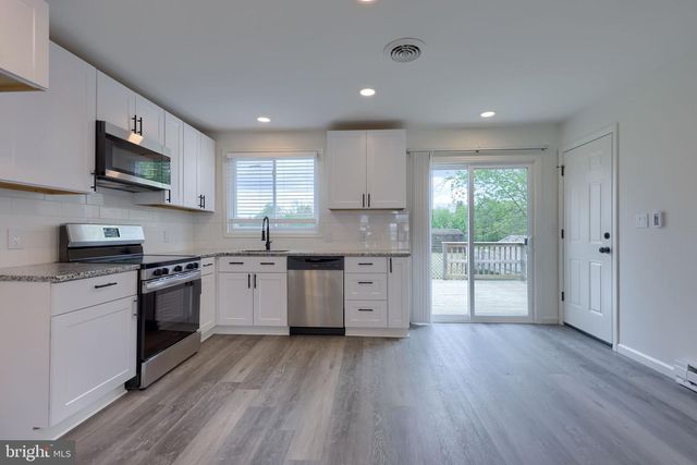 106 WARREN WAY, Lancaster, PA 17601