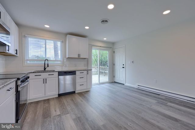 106 WARREN WAY, Lancaster, PA 17601