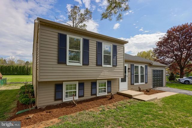 106 WARREN WAY, Lancaster, PA 17601