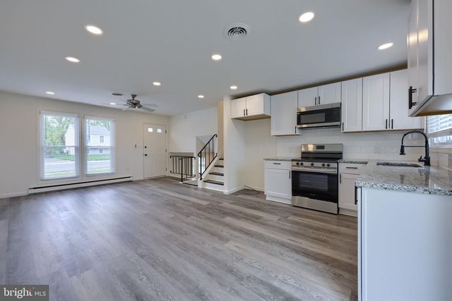 106 WARREN WAY, Lancaster, PA 17601
