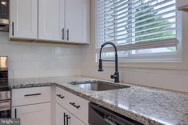 106 WARREN WAY, Lancaster, PA 17601