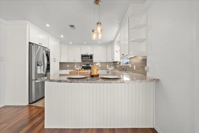 1172 Sailfish Street, Hitchcock, TX 77563