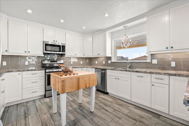 1172 Sailfish Street, Hitchcock, TX 77563