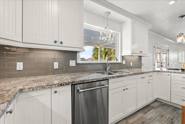 1172 Sailfish Street, Hitchcock, TX 77563