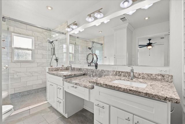 1172 Sailfish Street, Hitchcock, TX 77563