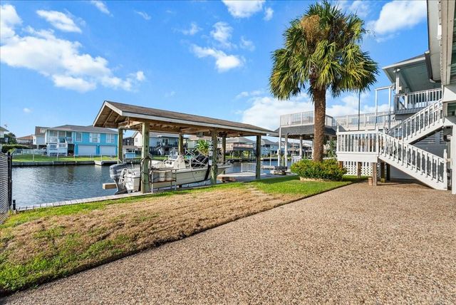1172 Sailfish Street, Hitchcock, TX 77563