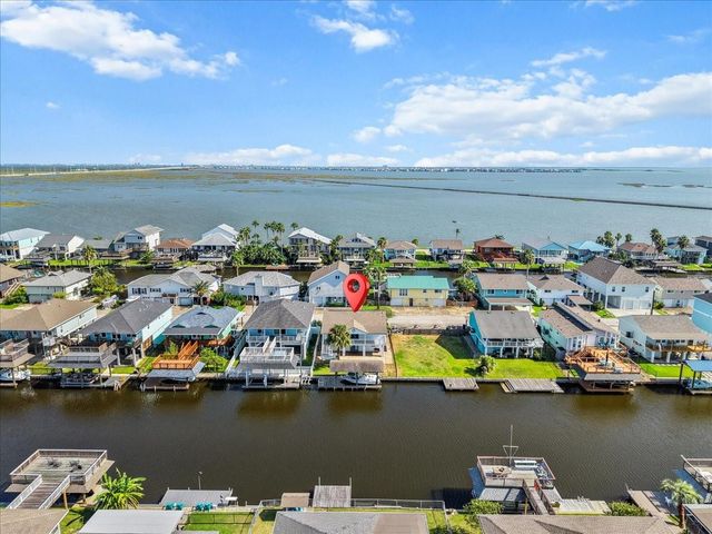 1172 Sailfish Street, Hitchcock, TX 77563