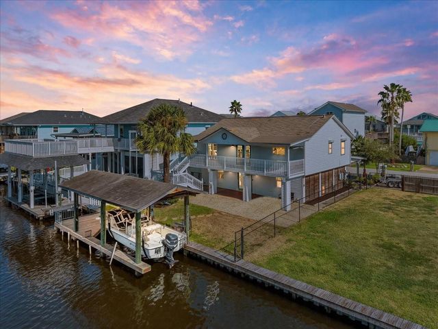 1172 Sailfish Street, Hitchcock, TX 77563