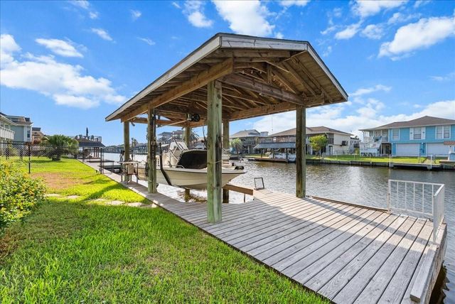 1172 Sailfish Street, Hitchcock, TX 77563