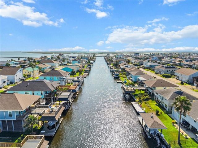 1172 Sailfish Street, Hitchcock, TX 77563