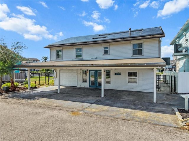 1172 Sailfish Street, Hitchcock, TX 77563