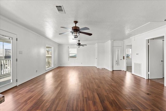 1172 Sailfish Street, Hitchcock, TX 77563
