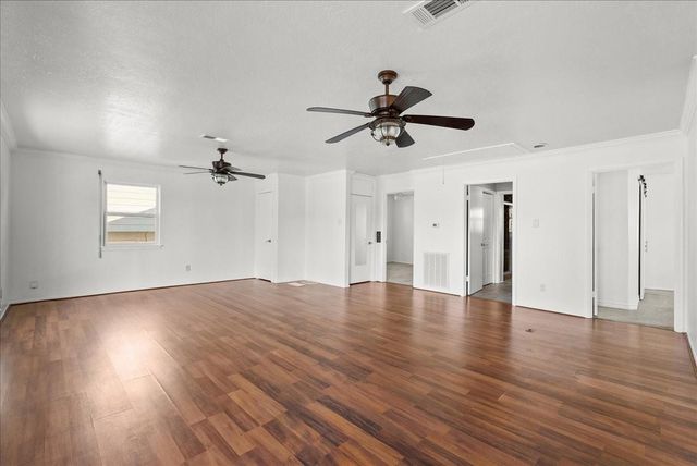 1172 Sailfish Street, Hitchcock, TX 77563