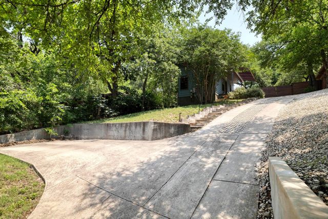 1305 Deloney ST, Austin, TX 78721