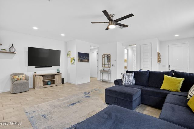 12612 W MORTEN Avenue, Glendale, AZ 85307