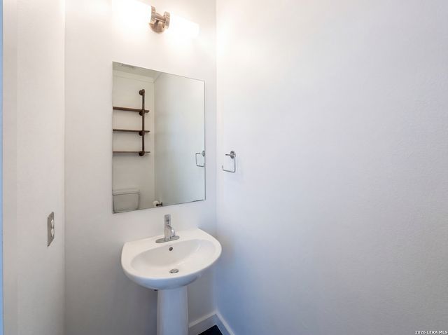 330 Clay St Unit 8, San Antonio, TX 78204